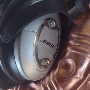 Bose QuietComfort15 Headphones - Black and Silver